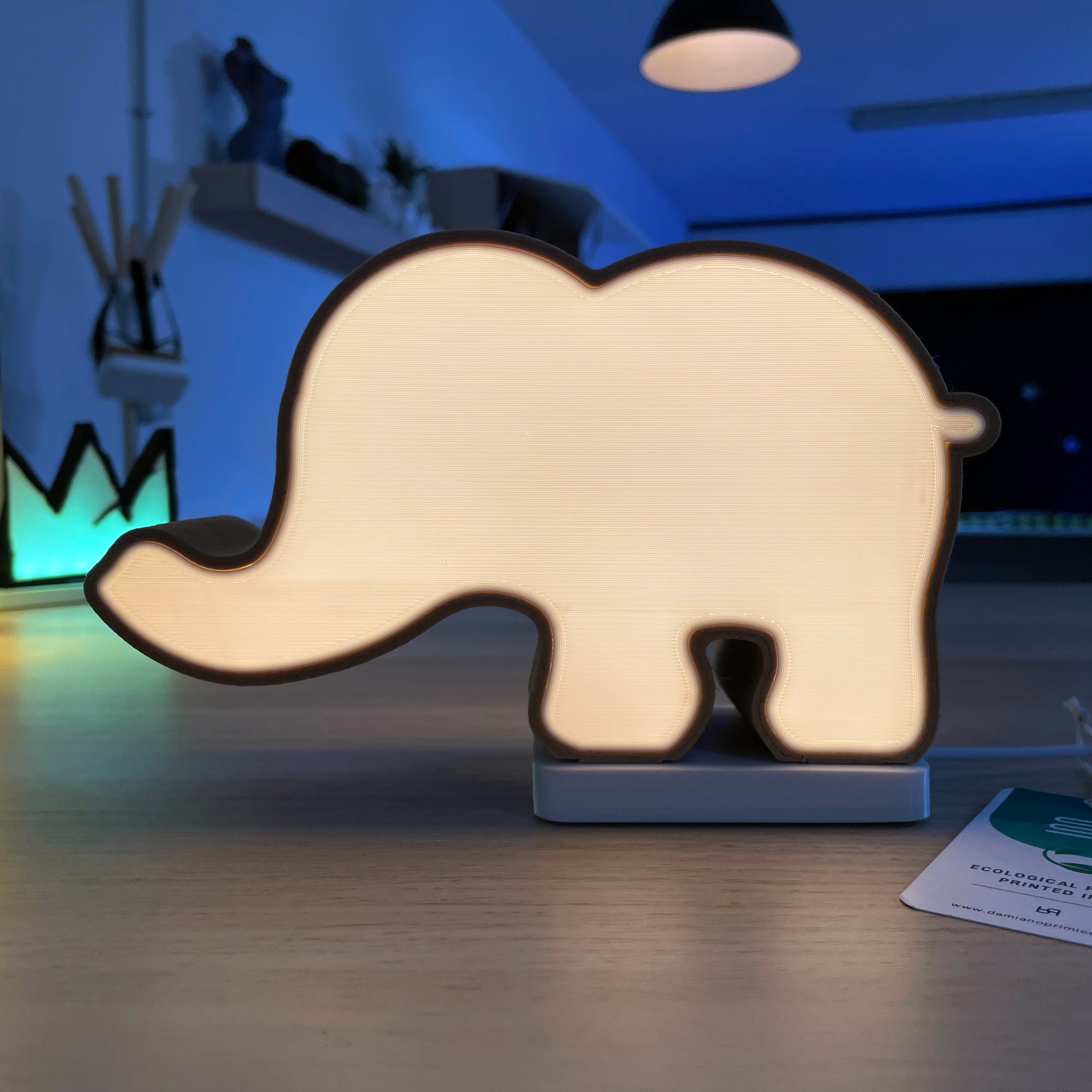 Elephant-Shaped Mobile Lamp in Recycled Wood: A Warm and Sustainable Atmosphere for the Whole Family 